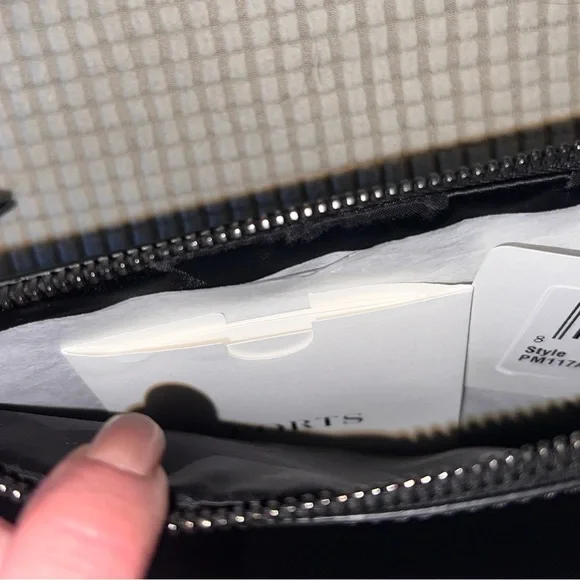 NWT- GREAT 🎁 Ports 1961 men’s skinny black clutch with logo on front - Picture 12 of 16